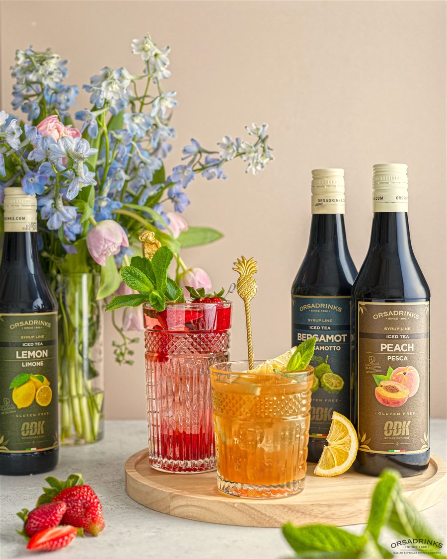 Siropes ODK Iced Tea: Limón, Bergamota y Melocotón con tés fríos servidos